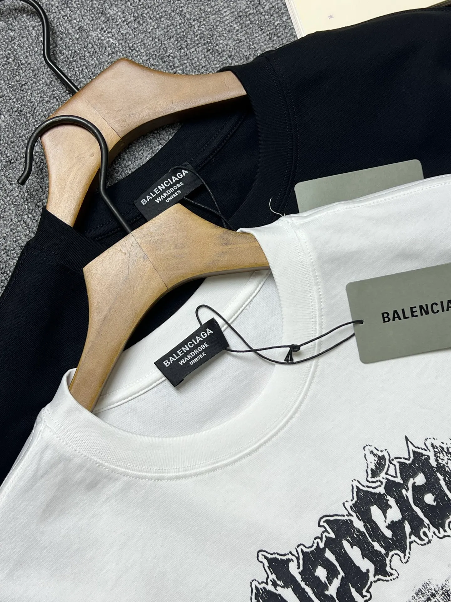 🔥🔥🔥 BALENCIAGA LOGO ， Retro Same Style T Versatile : Black White